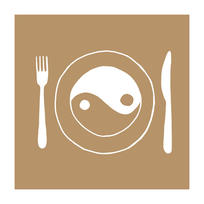 Illustration eines Yin- und Yang-Zeichens in Form eines Tellers auf beigem Hintergrund. Neben dem Teller befinden sich eine Gabel und ein Messer.